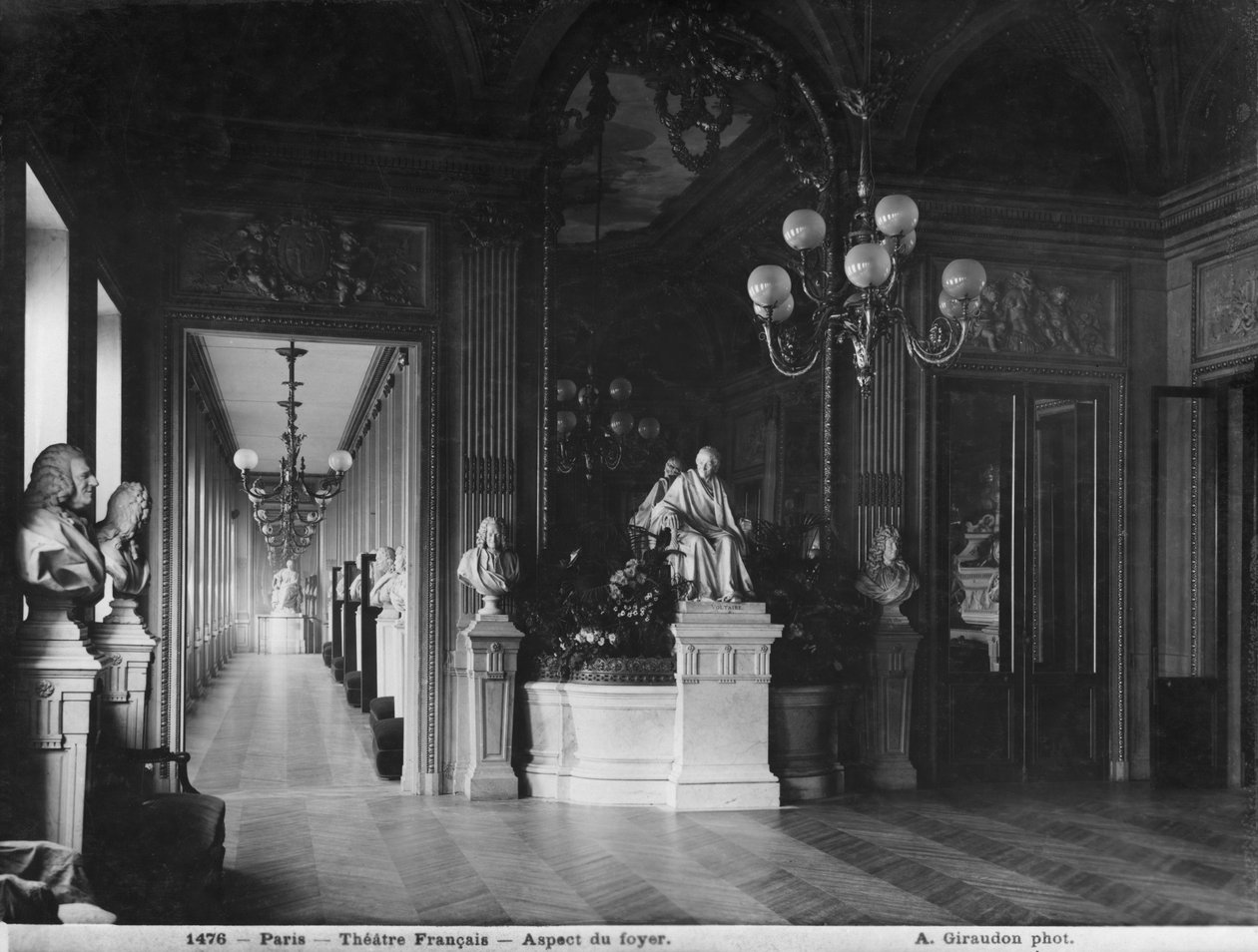 Comedie Francaise, utsikt over foajeen, før 1902 (se også 233293 og 346118) av Adolphe Giraudon