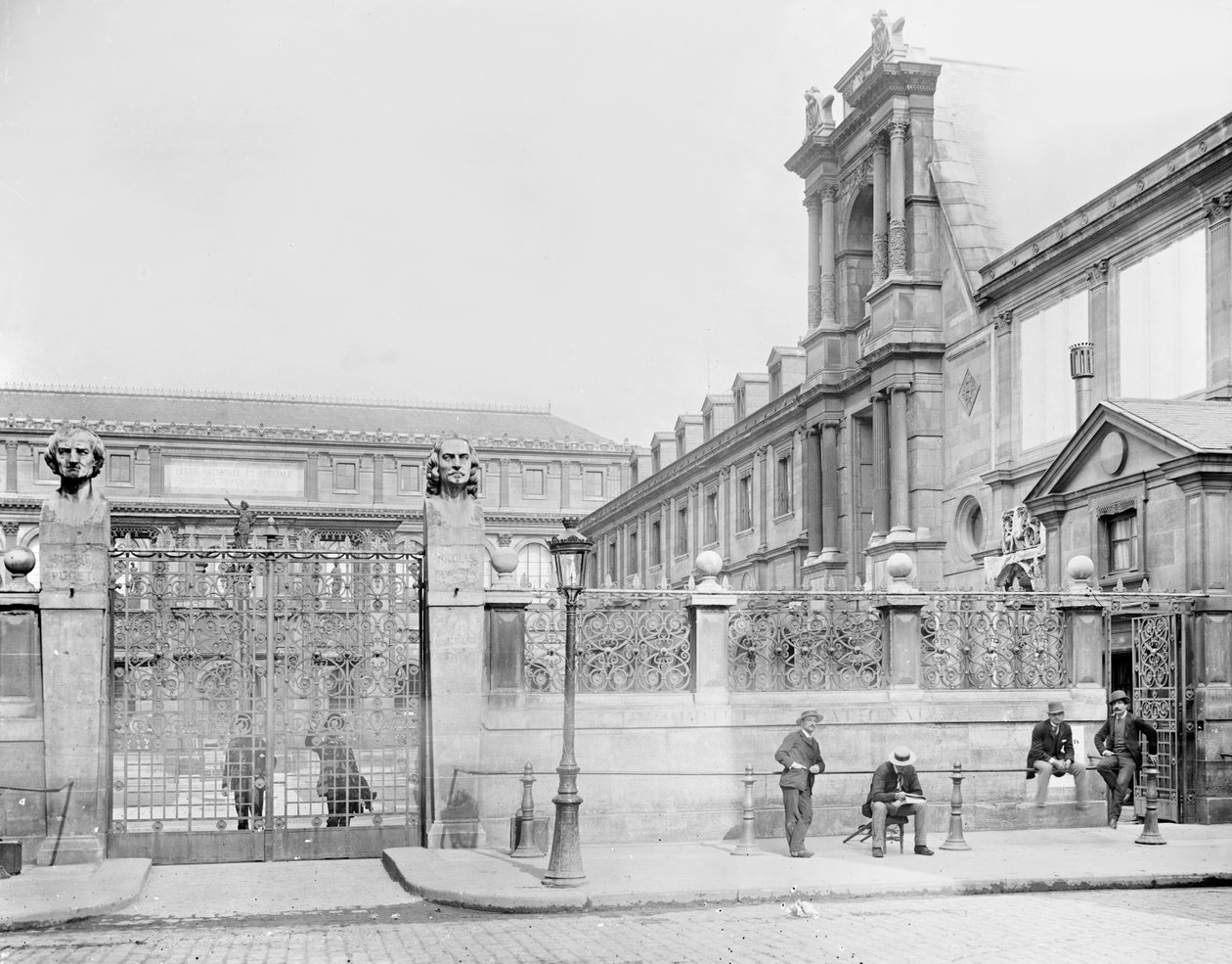National Superior School of Fine Arts, Rue Bonaparte, Paris, ca. 1890-1900 av Adolphe Giraudon