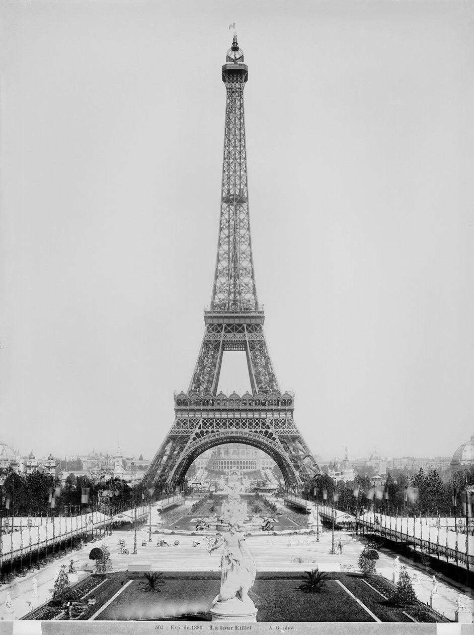 Eiffeltårnet (1887-89) fotografert under verdensutstillingen i 1889 i Paris, arkitekt Gustave Eiffel (1832-1923) av Adolphe Giraudon
