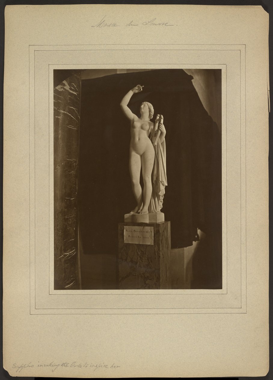 [«Sappho ber gudene om inspirasjon» av Pradier / Musée du Louvre] av Adolphe Braun
