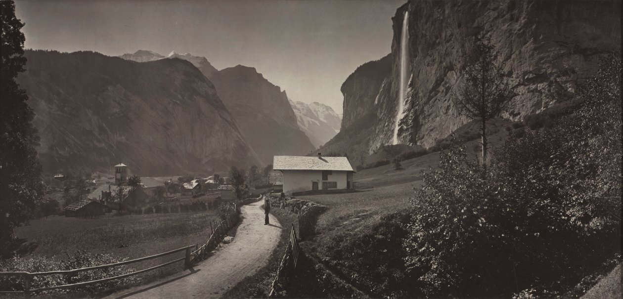 Valley of Lauterbrunnen, Sveits fra albumet Charbons de Braun- vues prises..., ca. 1868. av Adolphe Braun