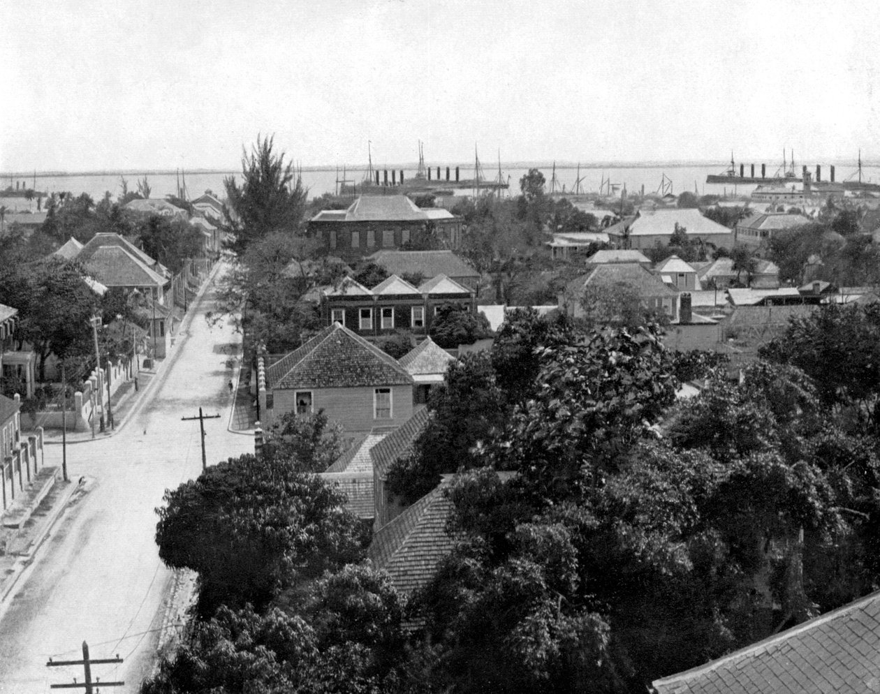 Duke Street og havnen, Kingston, Jamaica, c1905 av Adolphe Duperly and Son