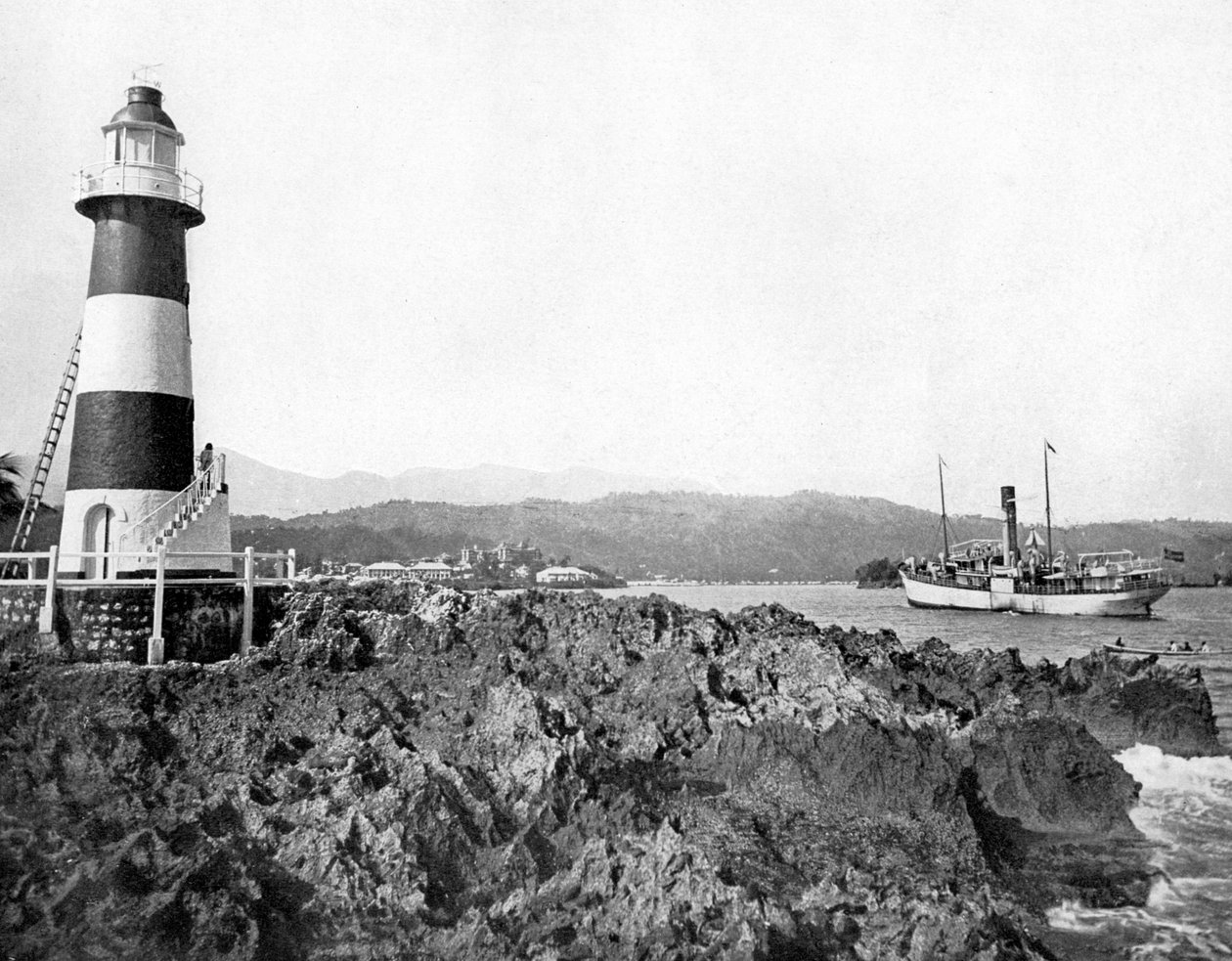 Inngang til Port Antonio, Jamaica, c1905. av Adolphe Duperly and Son