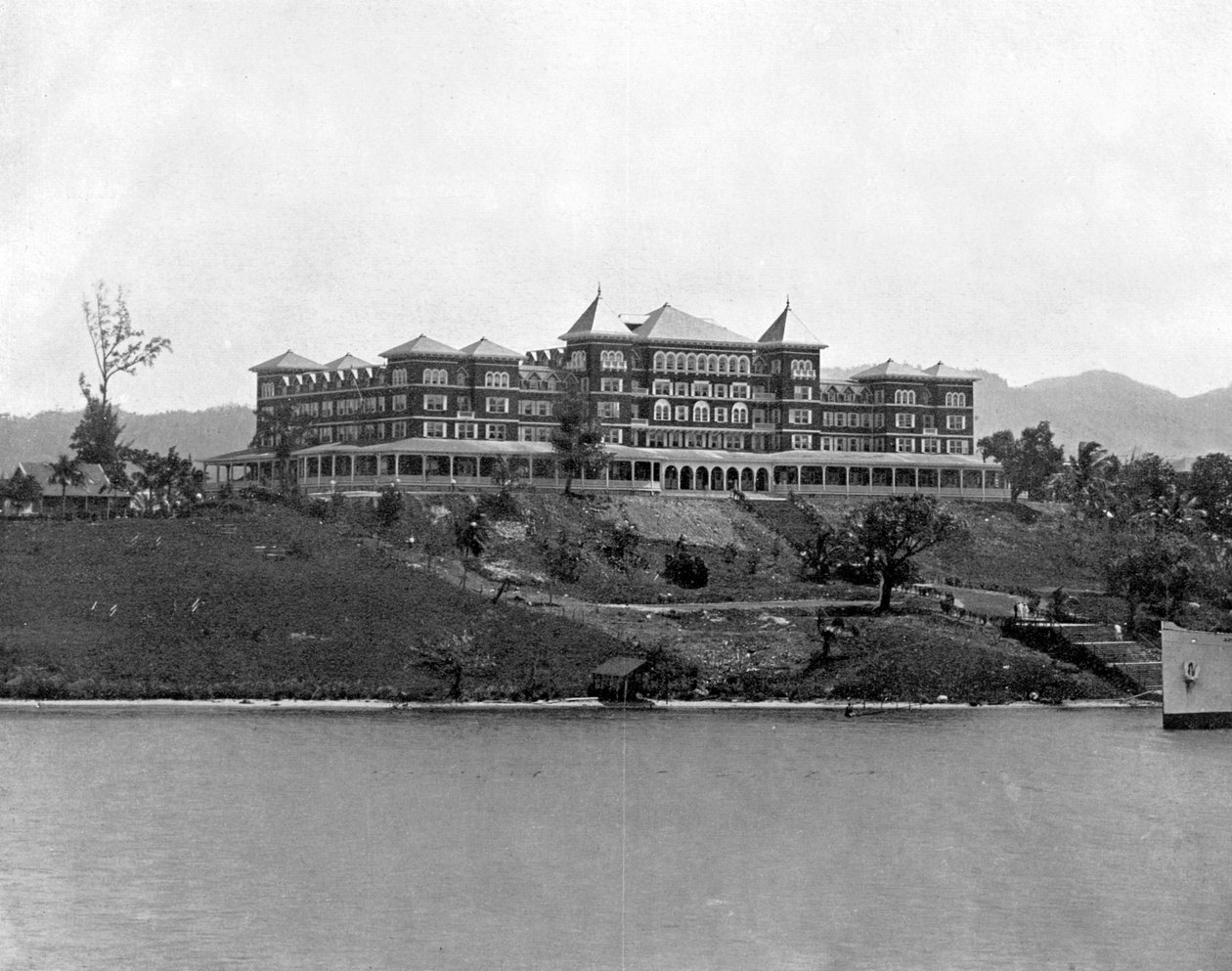Titchfield Hotel, Port Antonio, Jamaica, c1905. av Adolphe Duperly and Son