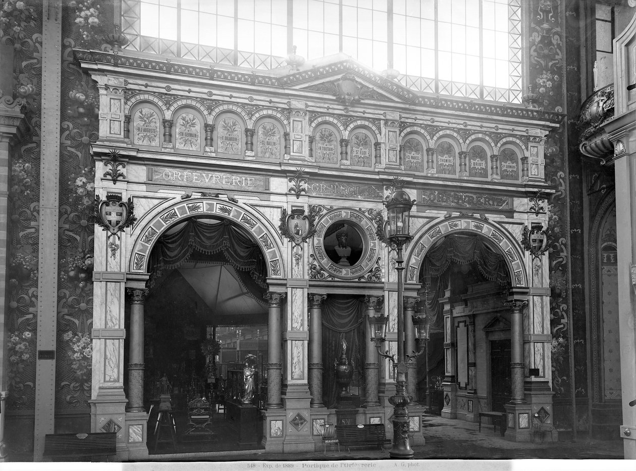 Portiko av sølvsmedpaviljongen på verdensutstillingen, Paris, 1889 (bw-foto) av Adolphe Giraudon