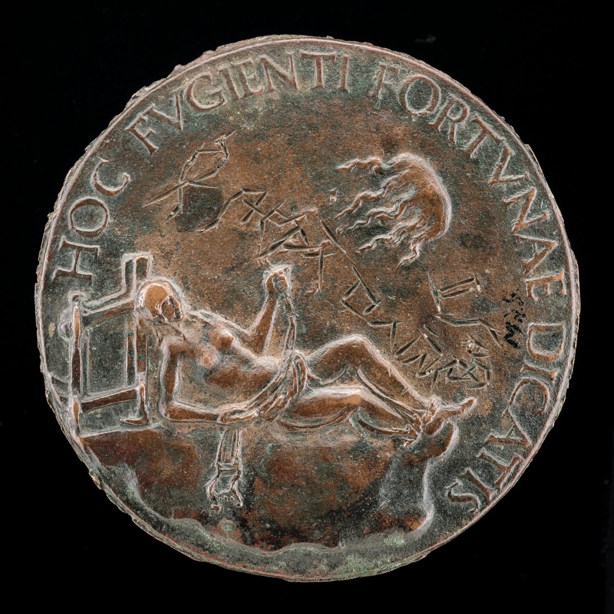 Kvinnefigur som holder et hodelag [omvendt], sannsynligvis etter 1502. av Adriano Fiorentino