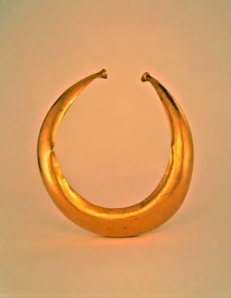 Collar, Mooghaun North, County Clare, sen bronsealder, 800–700 f.Kr. (gull) av Age Bronze