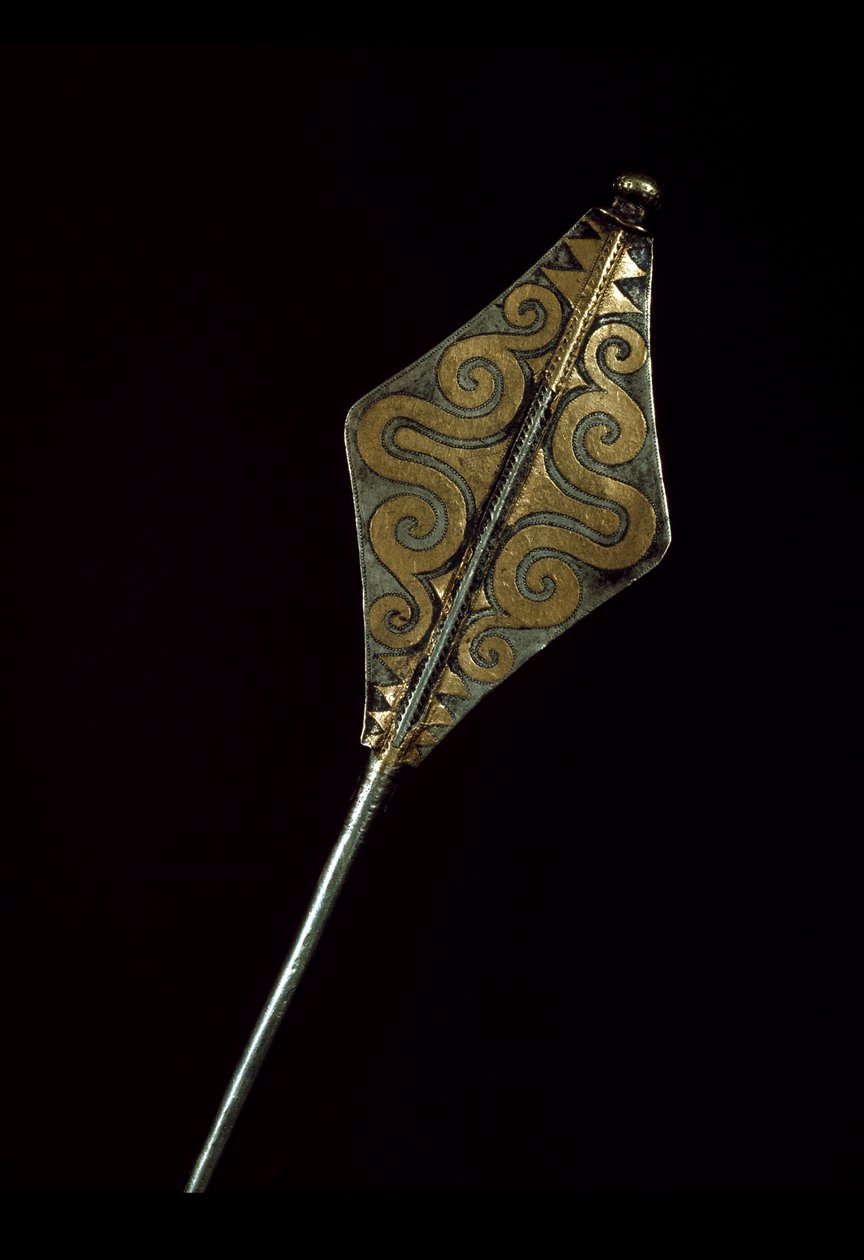 Forhistorie: Sølvbrosje innlagt med gull fra Tresor of Borodino (Odessa-regionen). 1500 f.Kr. Bronsealderen. Moskva, Statens historiske museum av Age Bronze