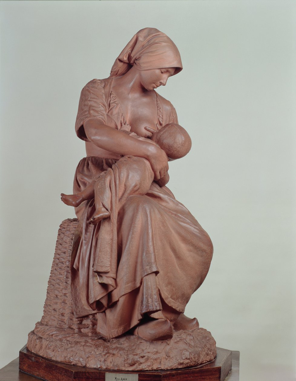 Bondekvinne som ammer et spedbarn, 1873 (terrakotta) (se 183878 for detaljer) av Aime Jules Dalou