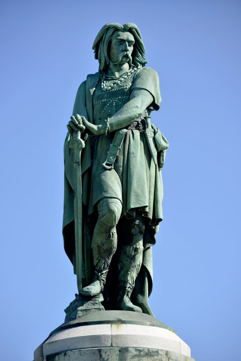 Kolossal statue av Vercingetorix (72-46 f.Kr.), gallisk leder - Skulptur av Millet Aime (1819-1891) 6,60 m høy erige i 1865 på den vestlige delen av Mont Auxois (base 7 m høy av Viollet Le Duc) Alise Sainte Reine 1865 av Aime Millet