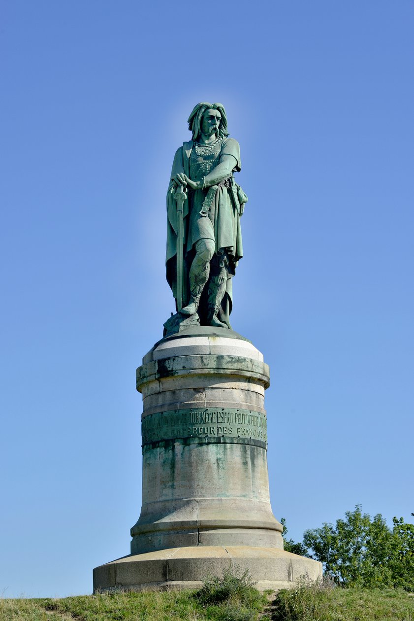 Kolossal statue av Vercingetorix (72-46 f.Kr.), gallisk leder - Skulptur av Millet Aime (1819-1891) 6,60 m høy erige i 1865 på den vestlige delen av Mont Auxois (base 7 m høy av Viollet Le Duc) Alise Sainte Reine 1865 av Aime Millet