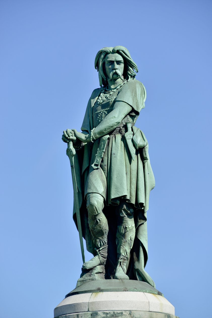 Kolossal statue av Vercingetorix (72-46 f.Kr.), gallisk leder - Skulptur av Millet Aime (1819-1891) 6,60 m høy erige i 1865 på den vestlige delen av Mont Auxois (base 7 m høy av Viollet Le Duc) Alise Sainte Reine 1865 av Aime Millet