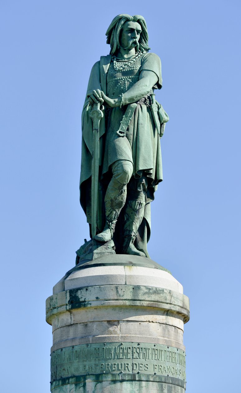 Kolossal statue av Vercingetorix (72-46 f.Kr.), gallisk leder - Skulptur av Millet Aime (1819-1891) 6,60 m høy erige i 1865 på den vestlige delen av Mont Auxois (base 7 m høy av Viollet Le Duc) Alise Sainte Reine 1865 av Aime Millet