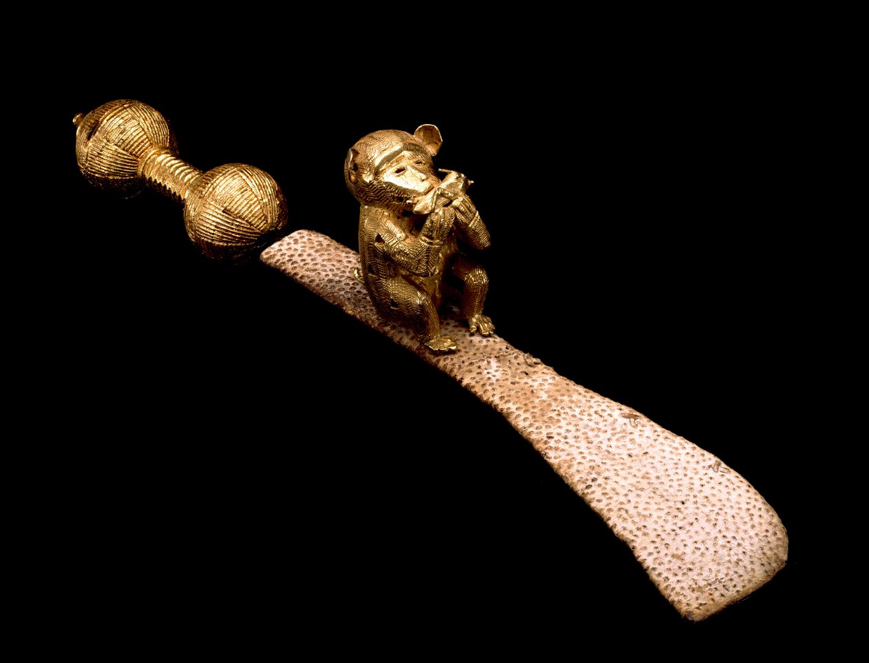 Sverd med slire og sverdornament, Ghana, 1930-40 (bladgull, tre, jern, stråleskinn og gull) av Akan School