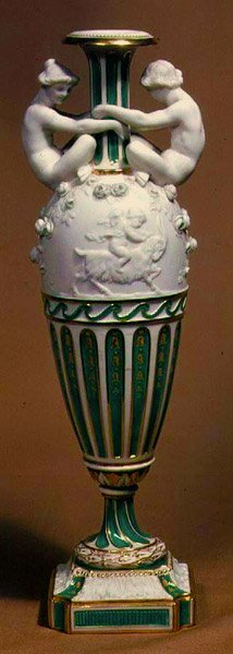Mintonvase dekorert med pariske porselensfigurer, ca. 1855 (beinporselen) av Albert Ernest Carrier Belleuse