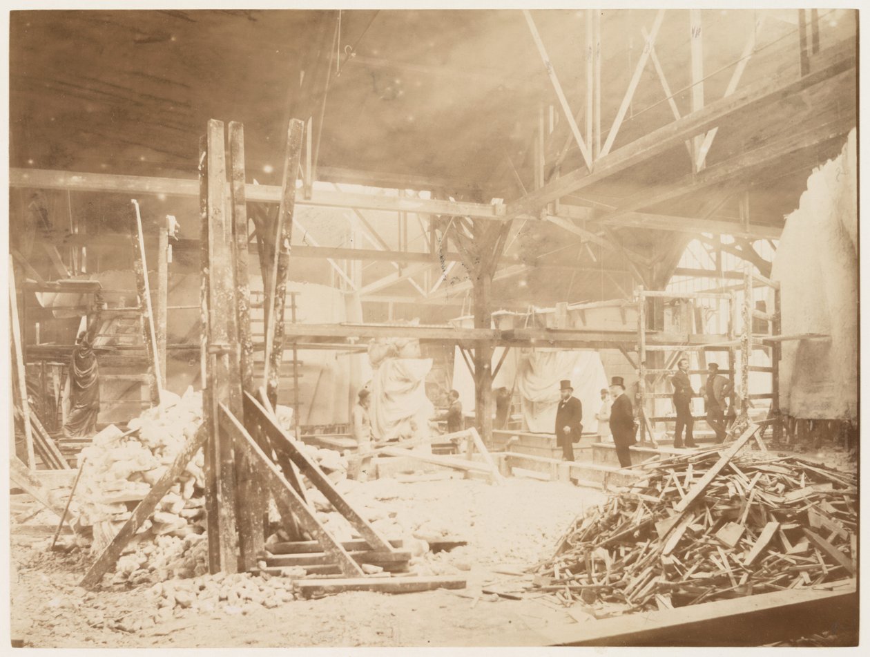 Bartholdis verksted, med modeller av Frihetsgudinnen i bakgrunnen, Paris, 1883 av Albert Fernique