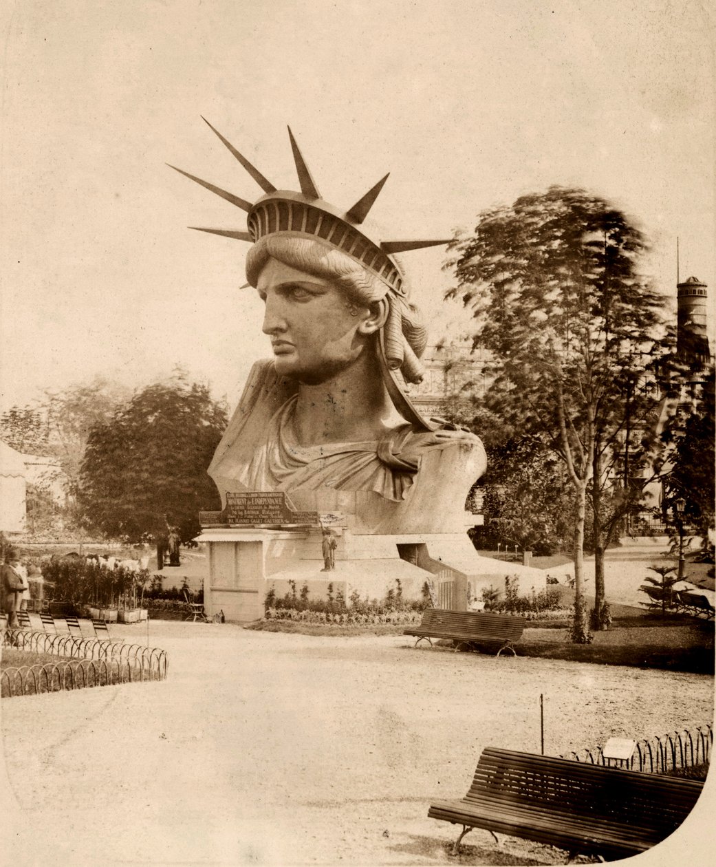 Hodet Frihetsgudinnen utstilt i Paris 1883 av Albert Fernique