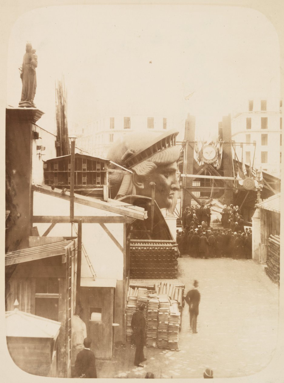 Utsikt over det ytre området til verkstedet Monduit og Bechet, som viser hodet til Frihetsgudinnen, Paris, 1883 av Albert Fernique