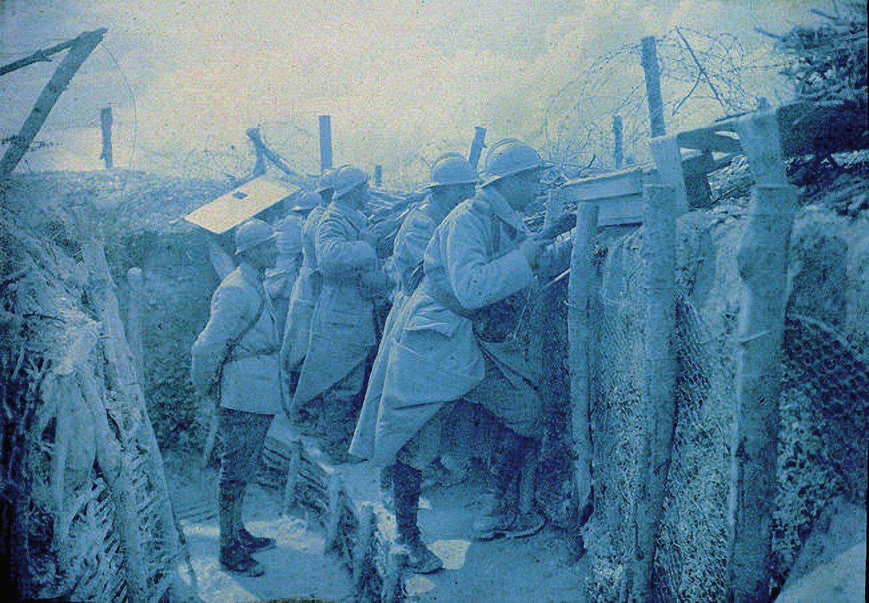 En fransk lyttepost: soldater i en skyttergrav på vestfronten, Frankrike, 1916 (autokrom) av Albert Samama Chikli