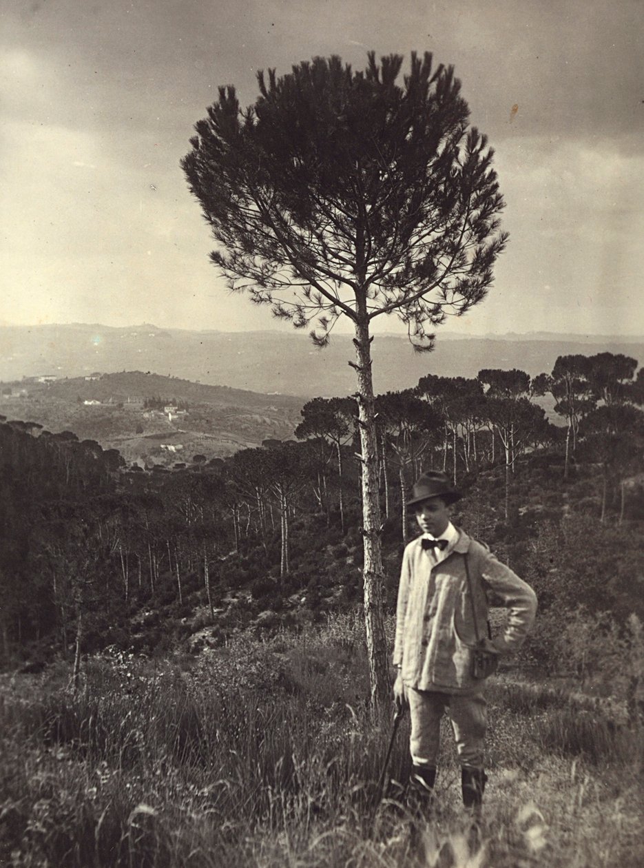 Fra albumet "Ricordi fiorentini" (Memories of Florence), portrett av maleren Memo Ghini i landet, 27.08.1919 (s/hv-foto) av Alberto Fierli