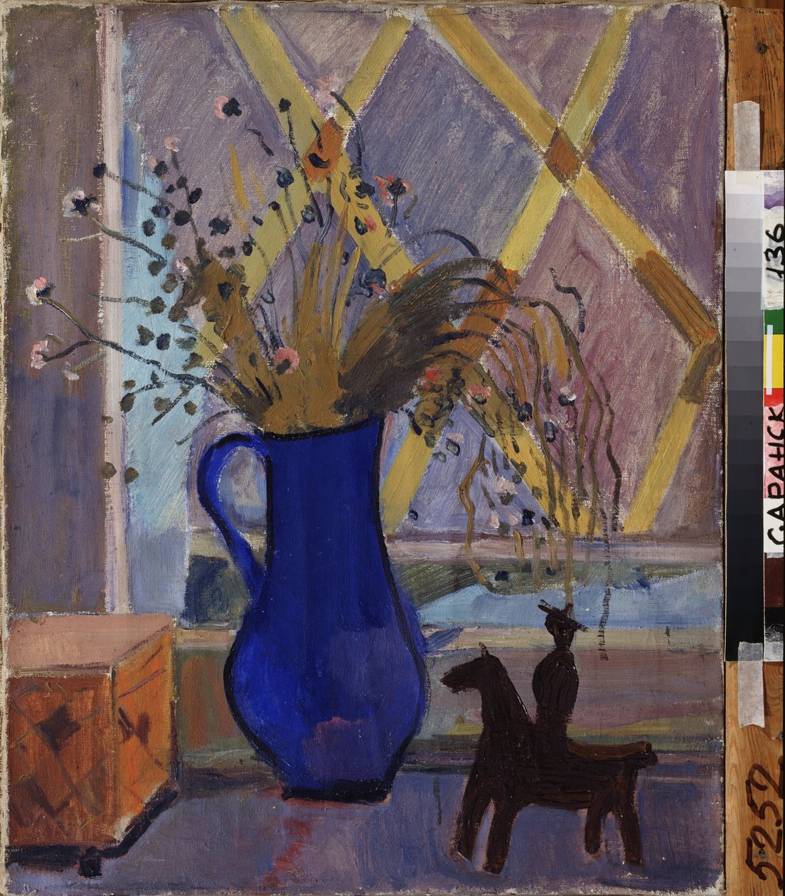 Under beleiringen av Leningrad (Sankt Petersburg). En bukett i en blå vase. Maleri av Alexander Isaakovich Rusakov (1898-1952), olje på lerret, ca 1943. Russisk kunst, 20. århundre, moderne kunst. Statens S. Ersya Mordovisk kunstmuseum, Saransk (Russland). av Aleksandr Isaakovich Rusakov