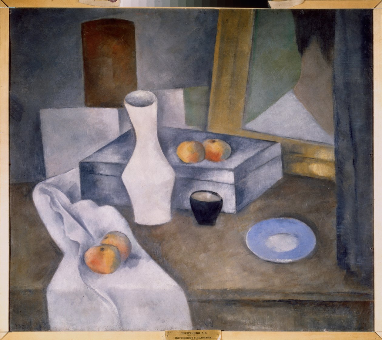 Stilleben med epler og blå tallerken (Stilleben med epler og blå tallerken) - Verk av Alexander Vasilyevich Shevchenko (Alexander Chevtchenko) (1883-1948), olje på papp, cirka 1910 - russisk kunst, 1900-tallet, avantgarde - statsrussisk Museum, S av Aleksandr Vasilievich Shevchenko