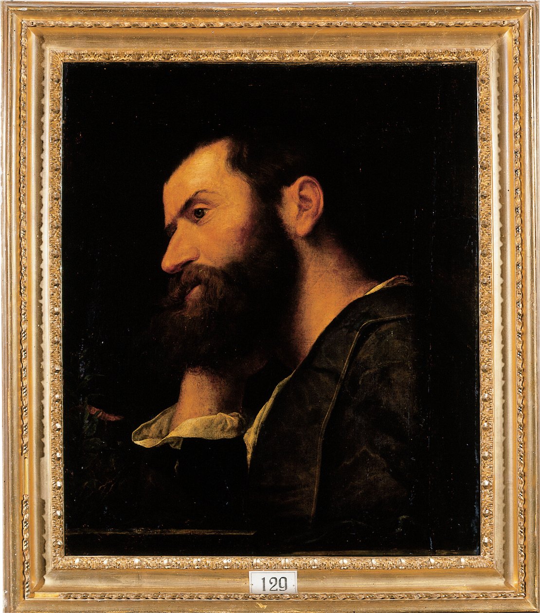 Portrett av poeten Pietro Aretino, bystelengde, hvilende hodet på høyre hånd ved en avsats med en plante av Alessandro Bonvicino Moretto