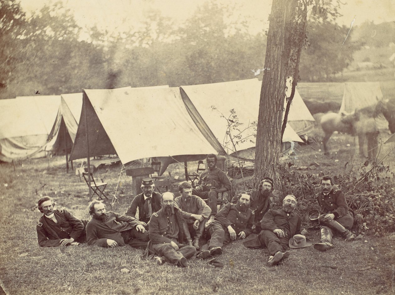 Gruppe ved hovedkvarteret til Army of the Potomac, Antietam, oktober 1862, 1862. av Alexander Gardner