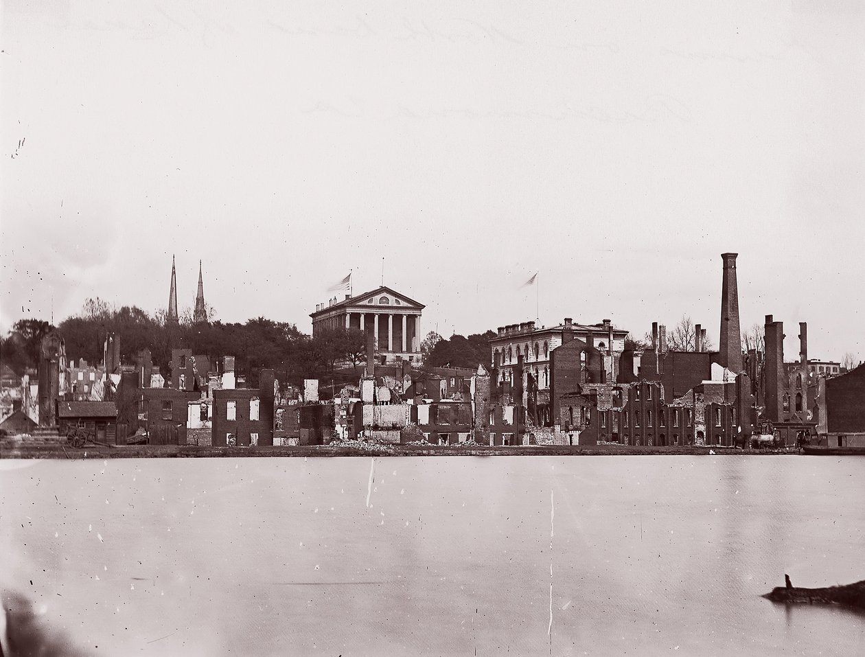 Ruiner på North Bank of Canal, Richmond, 1865. av Alexander Gardner