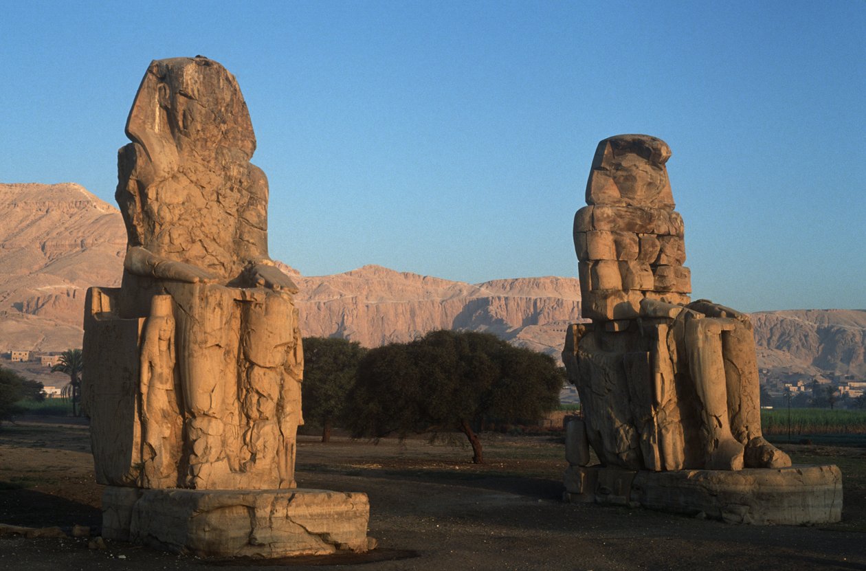 Egypt, gamle Theben, statuer av Amenhotep III Colossi av Memnon av Nicolas Toussaint Charlet