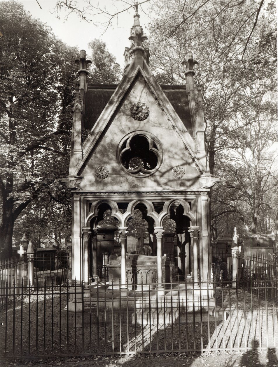 Graven til Abelard og Heloise, bygget i 1817 av Alexandre Marie Lenoir
