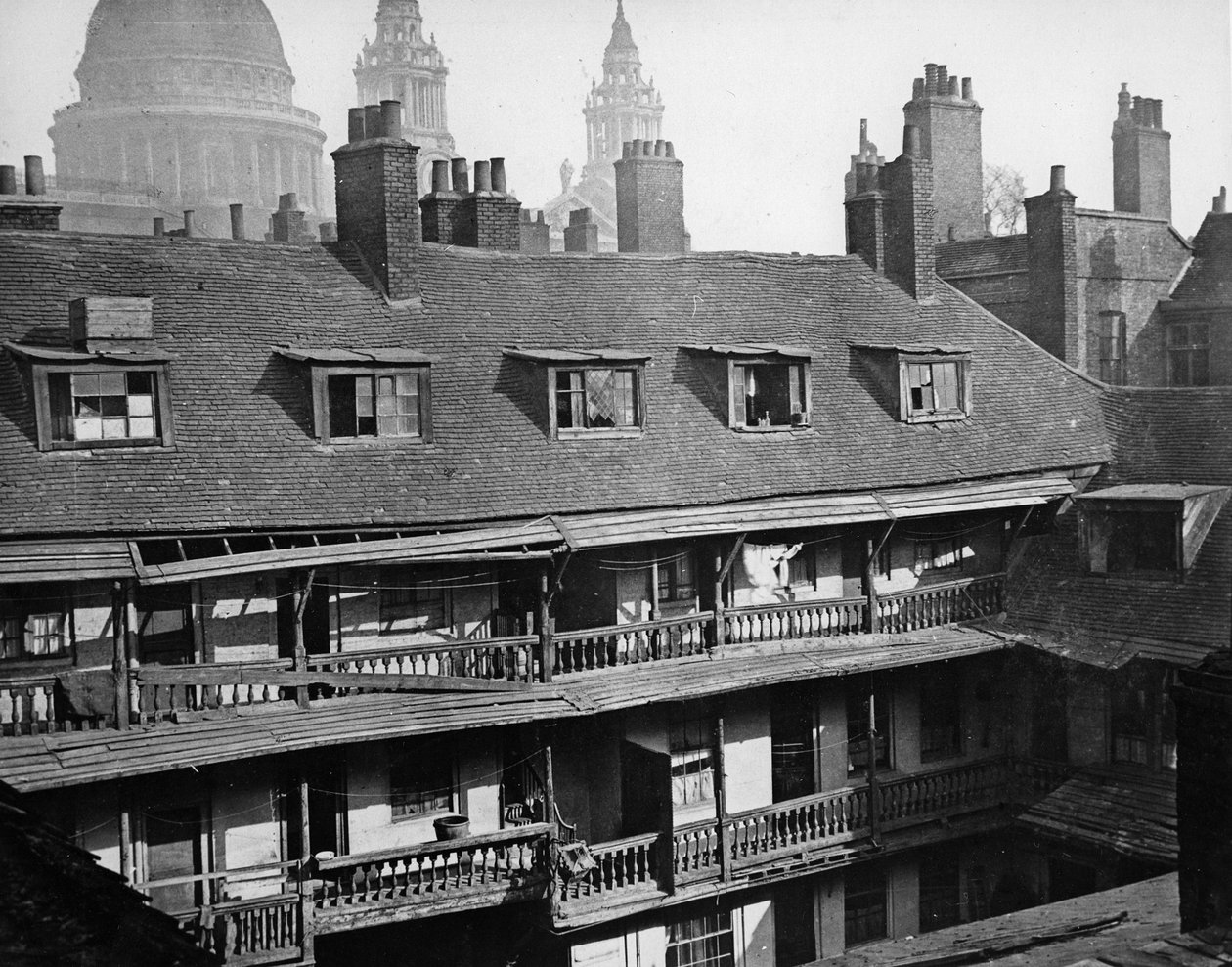 The Oxford Arms, Warwick Lane, 1875 av Alfred and John Bool
