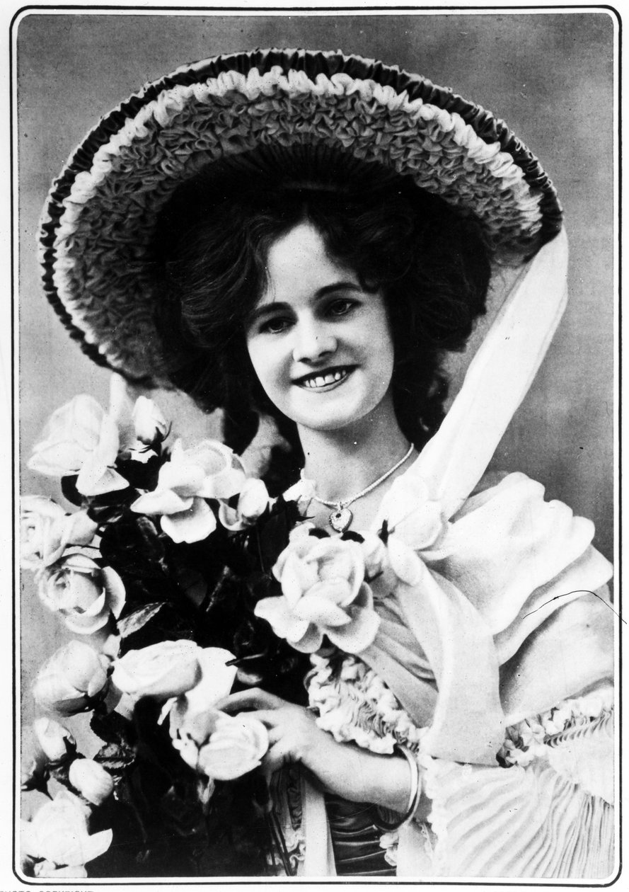 Frøken Gertie Millar, ca. 1910 av Alfred Ellis & Walery