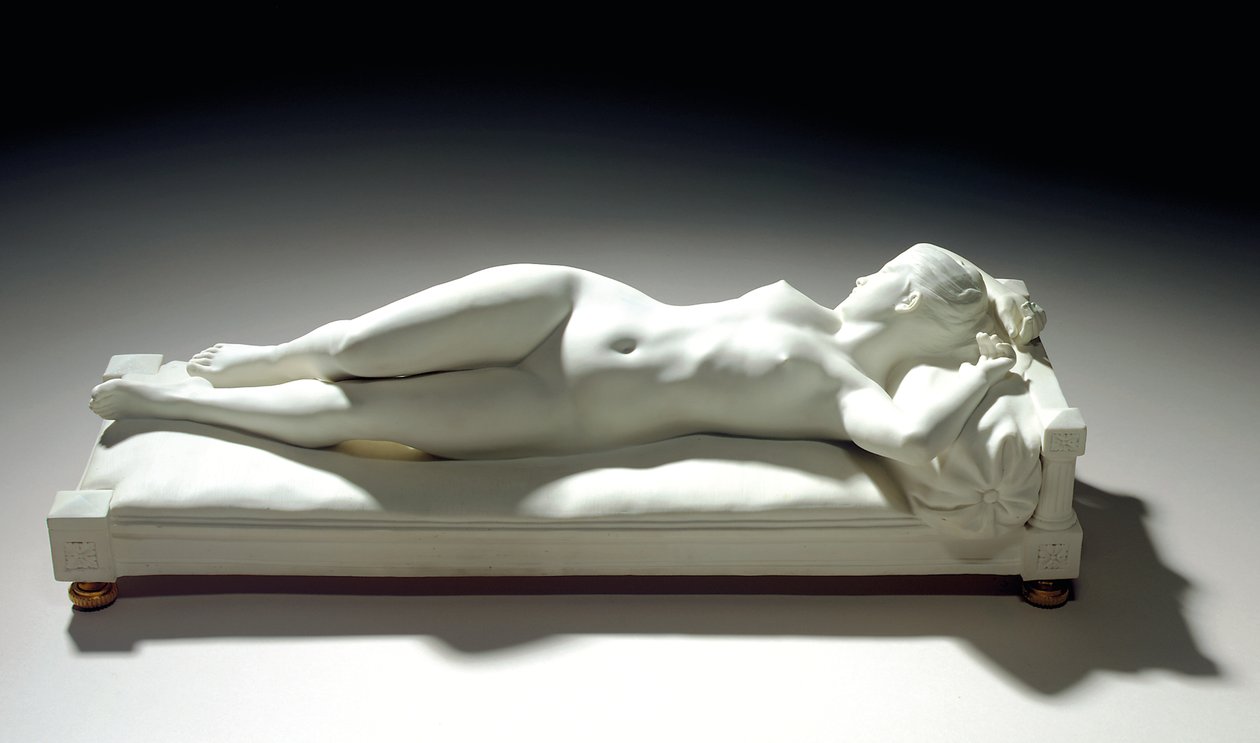 Sevres kjeksfigur av en liggende naken, 