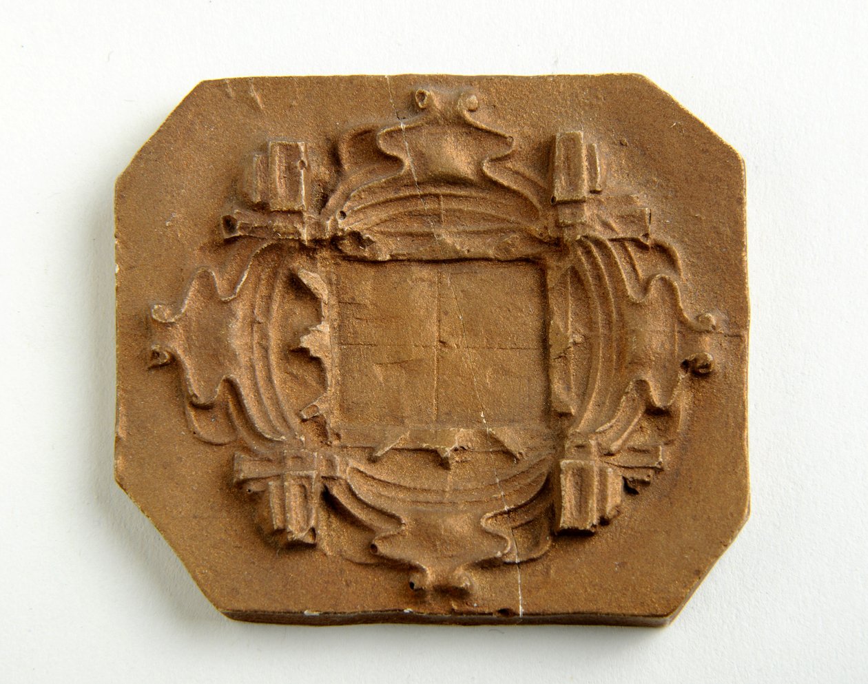 Maquette for en åttekantet plakett (forgylt gips) av Alfred Gilbert