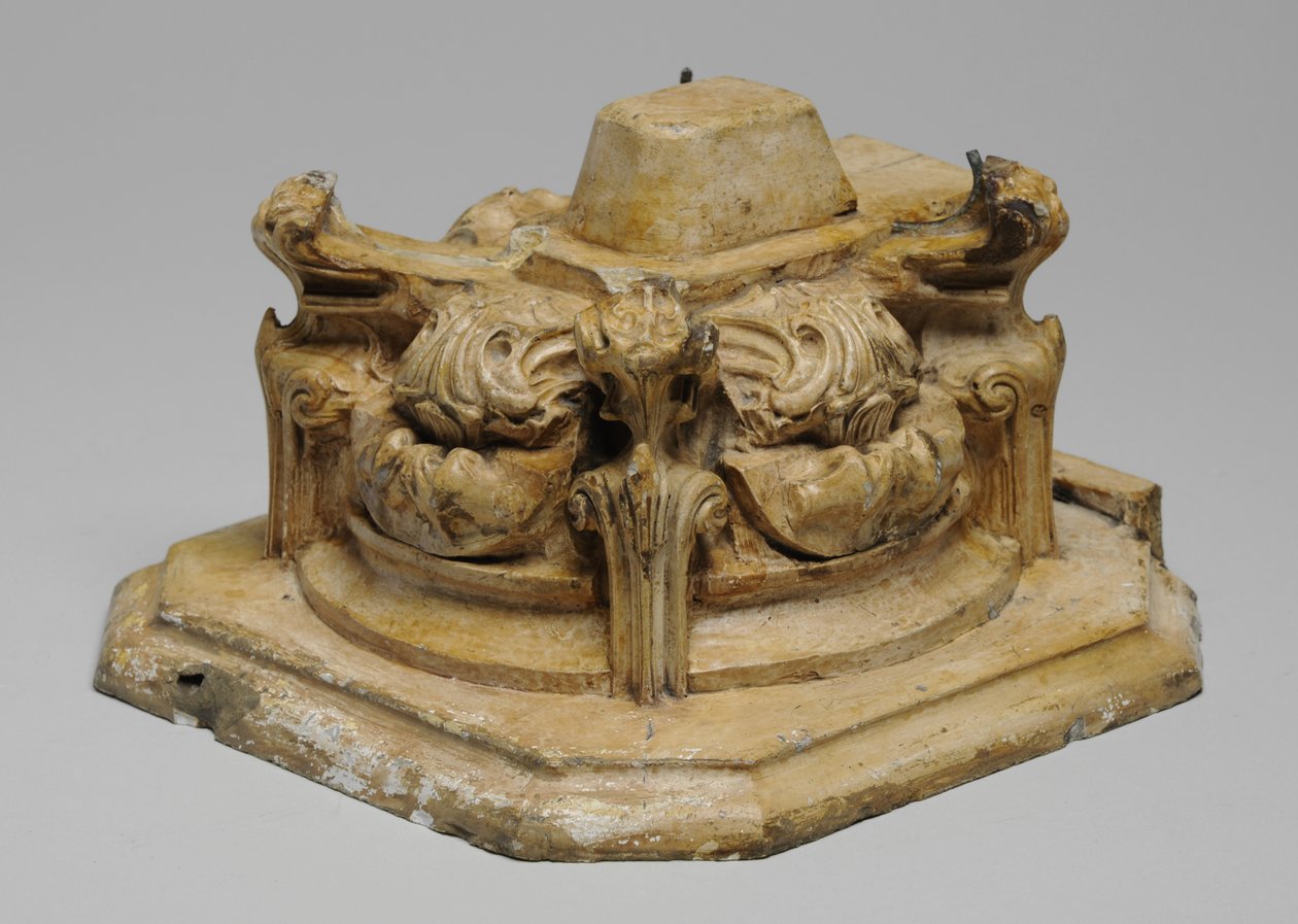 En av 9 maquetter for Sam Wilson Chimneypiece, ca. 1908-14 (gips og skjellakk) av Alfred Gilbert