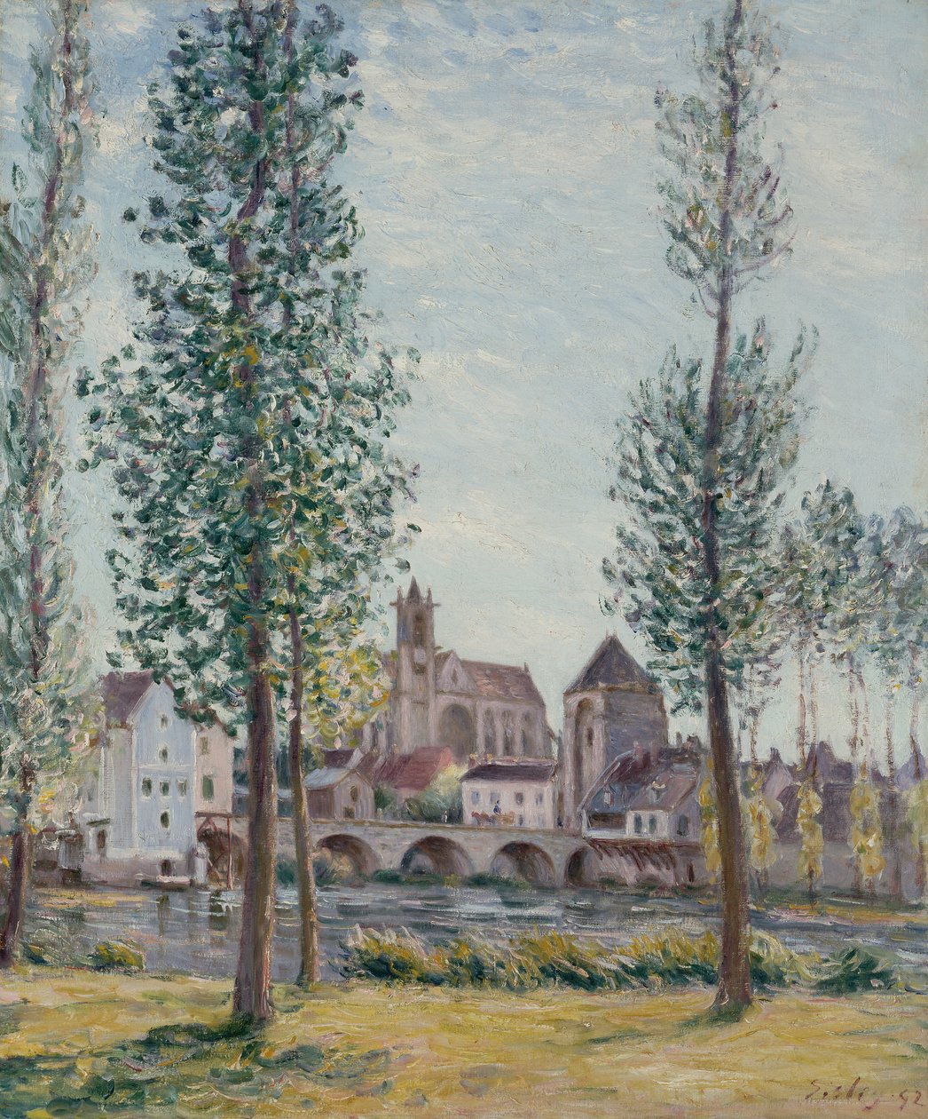 Utsikt over Moret sur Loing gjennom trærne av Alfred Sisley
