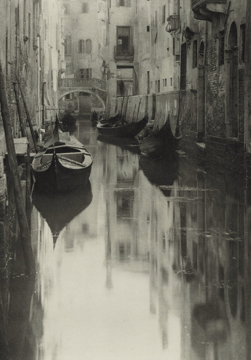 En kanal i Venezia av Alfred Stieglitz