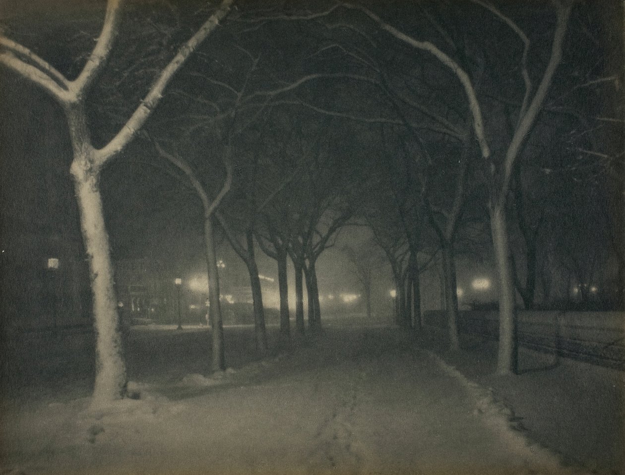 An Icy Night, New York, 1898. av Alfred Stieglitz