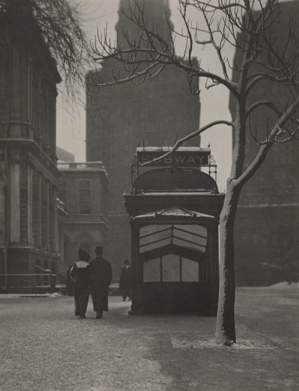 På rådhuset i New York av Alfred Stieglitz