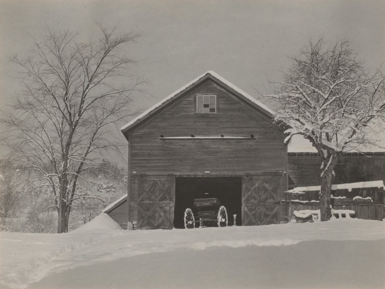 Låve og snø av Alfred Stieglitz