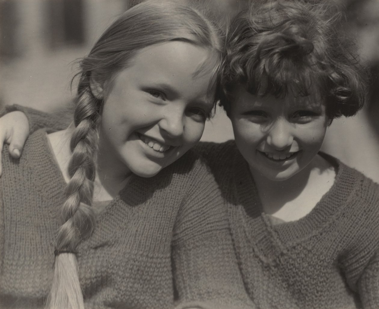 Elizabeth (Peggy) og Sue Davidson av Alfred Stieglitz