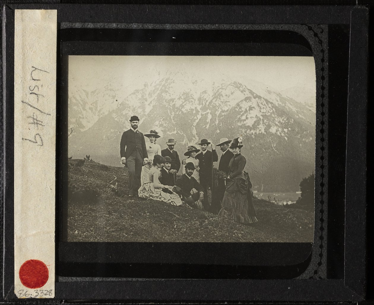 Familie og venner på Mittenwalk, ca. 1884. av Alfred Stieglitz
