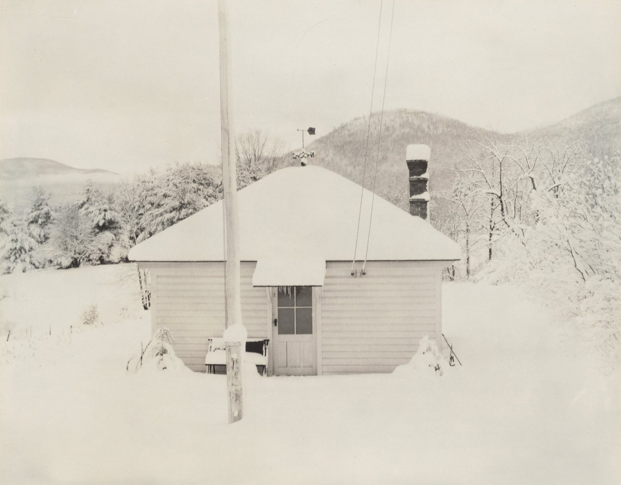 Første snø og det lille huset av Alfred Stieglitz