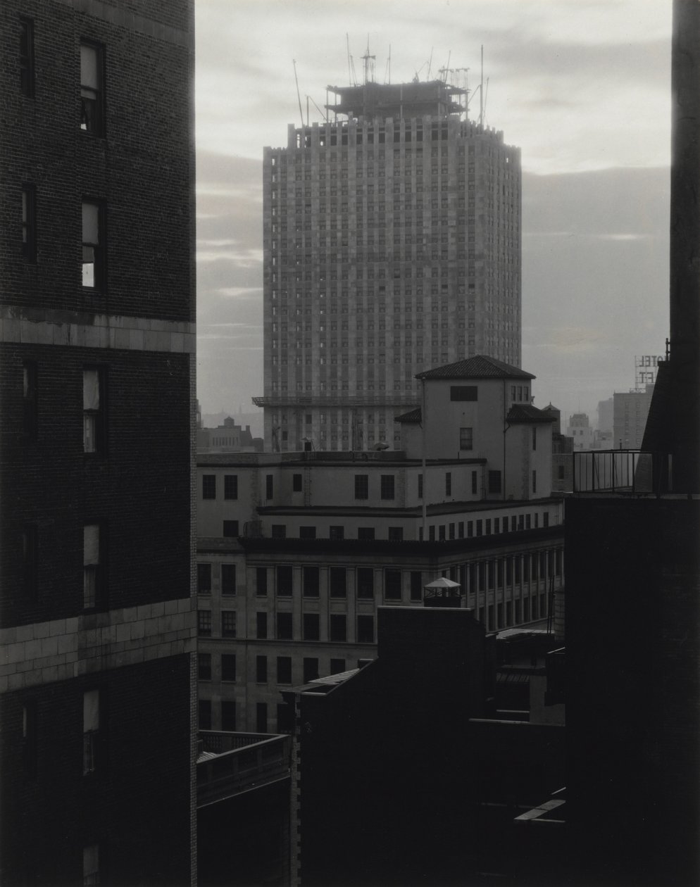 Fra mitt vindu på An American Place, sørvest av Alfred Stieglitz