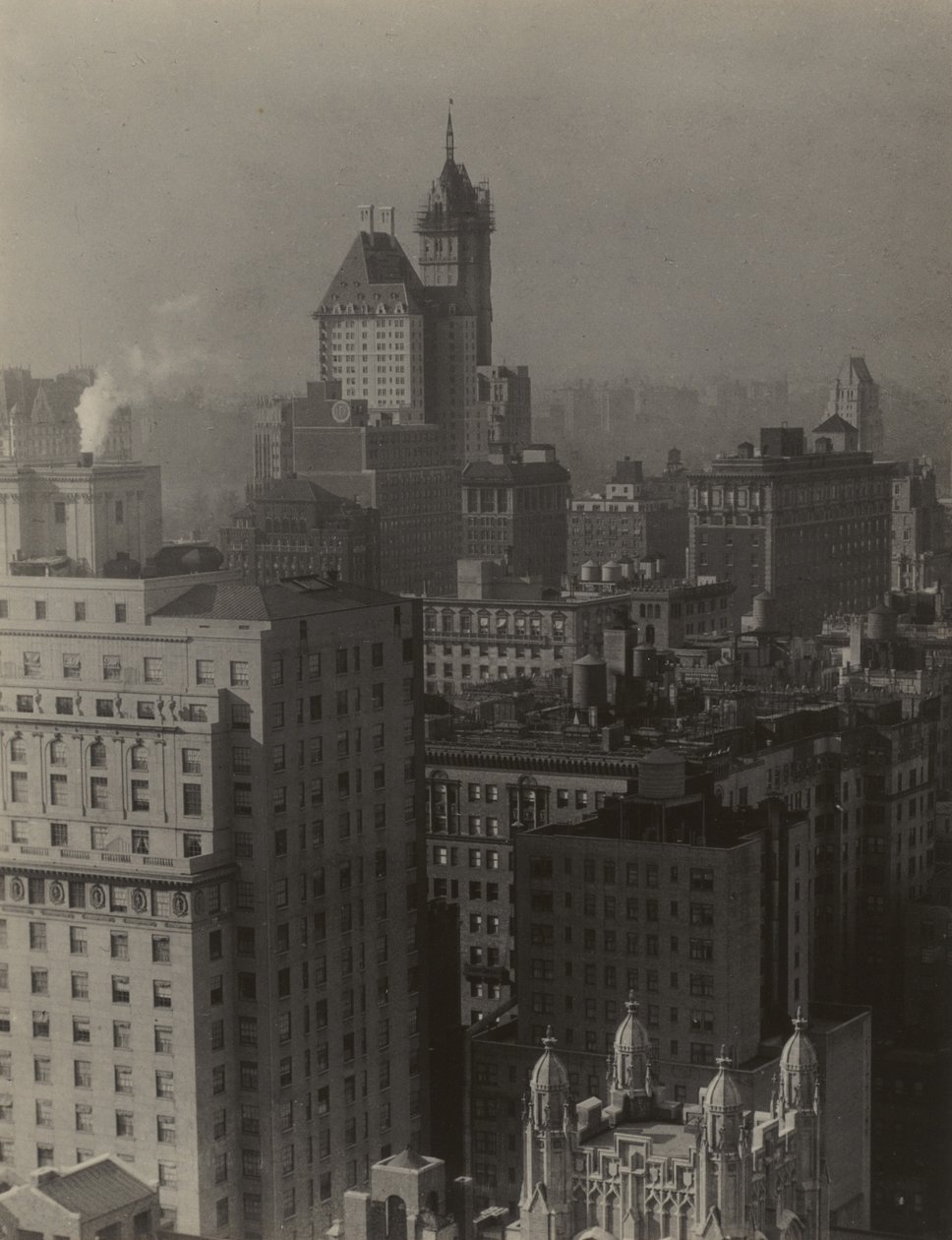 Fra rom 3003 - Utsikt mot nordvest - Shelton Hotel, New York av Alfred Stieglitz
