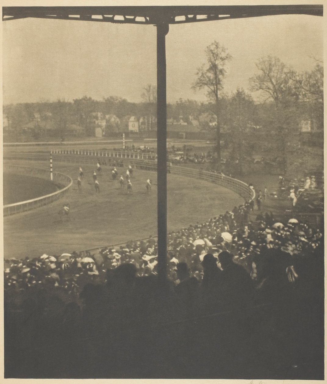Går til posten, Morris Park, 1904. av Alfred Stieglitz