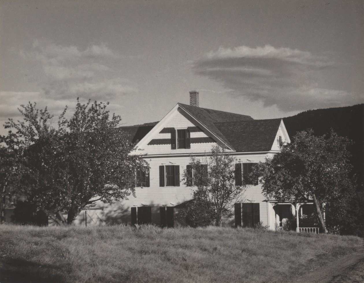 Hus og trær, Lake George av Alfred Stieglitz