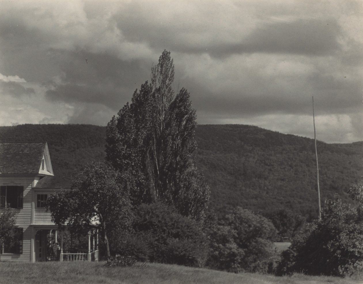 Hus og trær, Lake George av Alfred Stieglitz