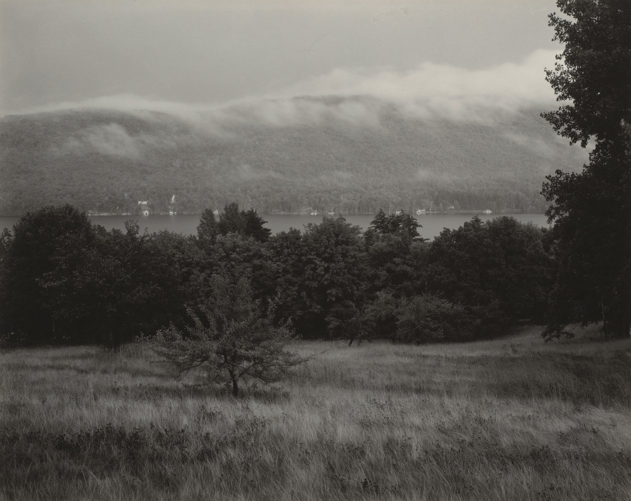Lake George sett fra åsen av Alfred Stieglitz